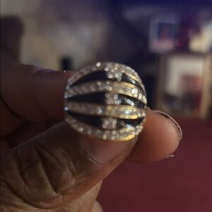 Elegant Gold and Black Women's Ring